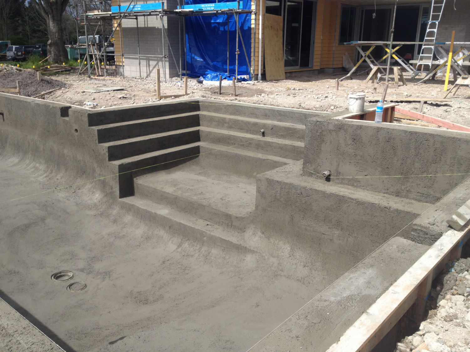 custom concrete swimming pool steps